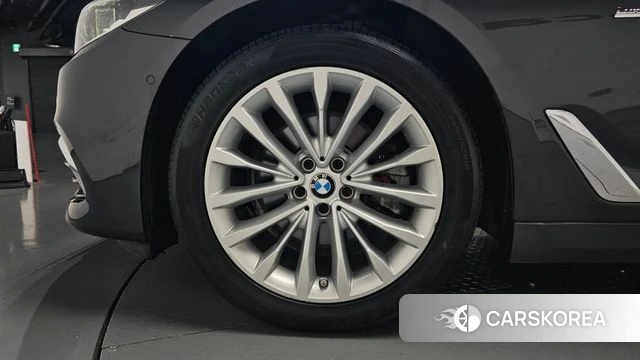 BMW 5 Series (G30) id 4918933 из Кореи 30