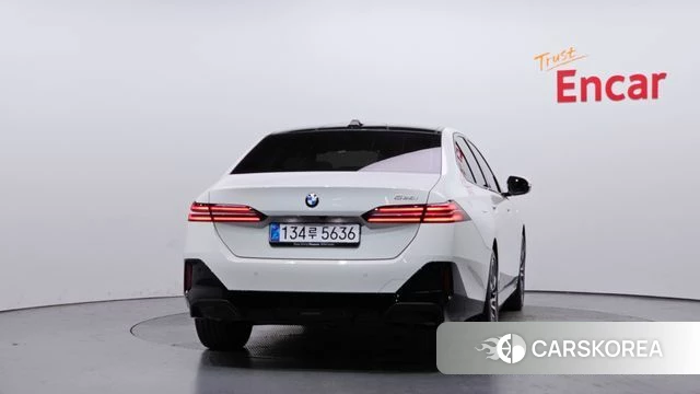 BMW 5 Series (G60) id 4291691 из Кореи 26