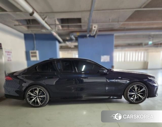 BMW 5 Series (G60) 2024 Черный из Кореи, фото 4