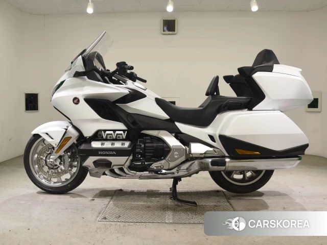 Honda GL1800 TOUR DCT 2026 из Японии