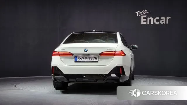 BMW 5 Series (G60) id 3507618 из Кореи 14