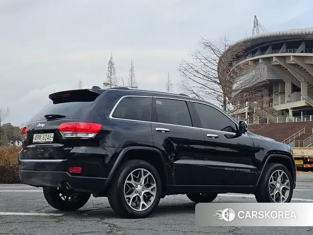 Jeep Grand Cherokee id 3522957 из Кореи 14