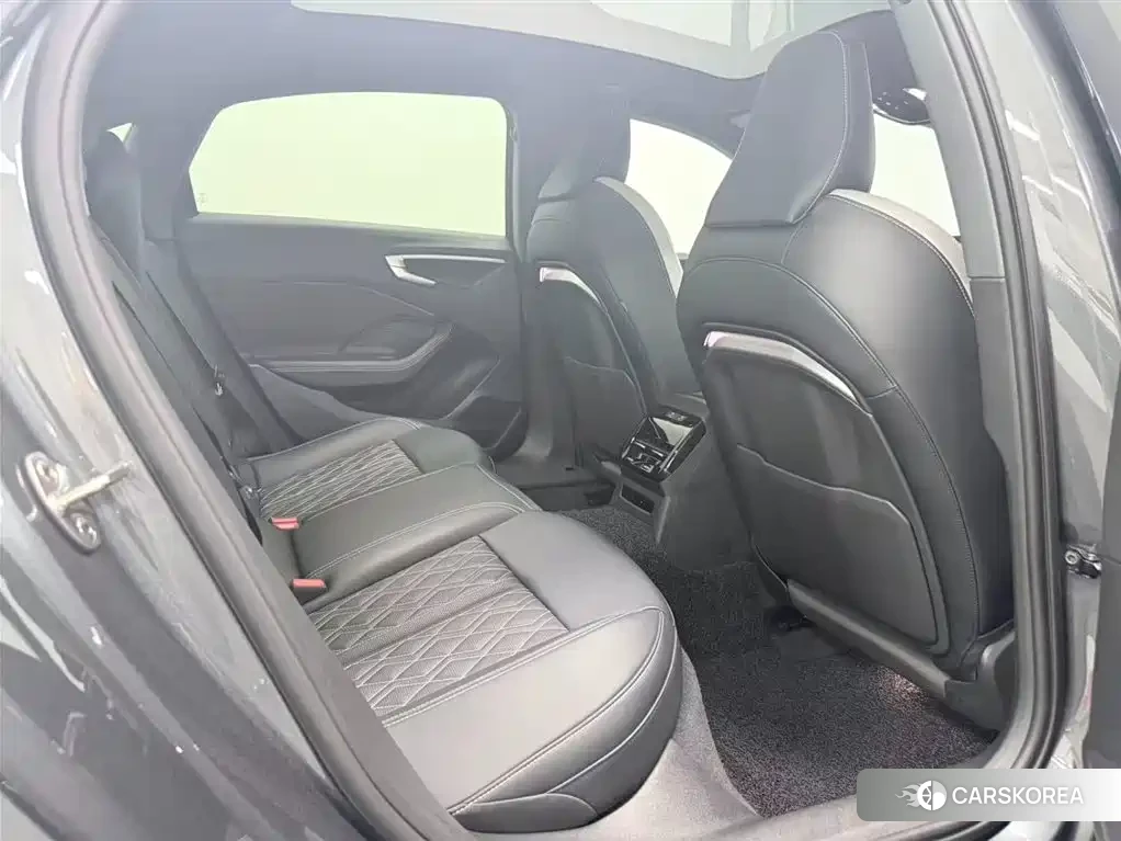 Audi A5L 2025 Silver/gray из Китая, фото 4