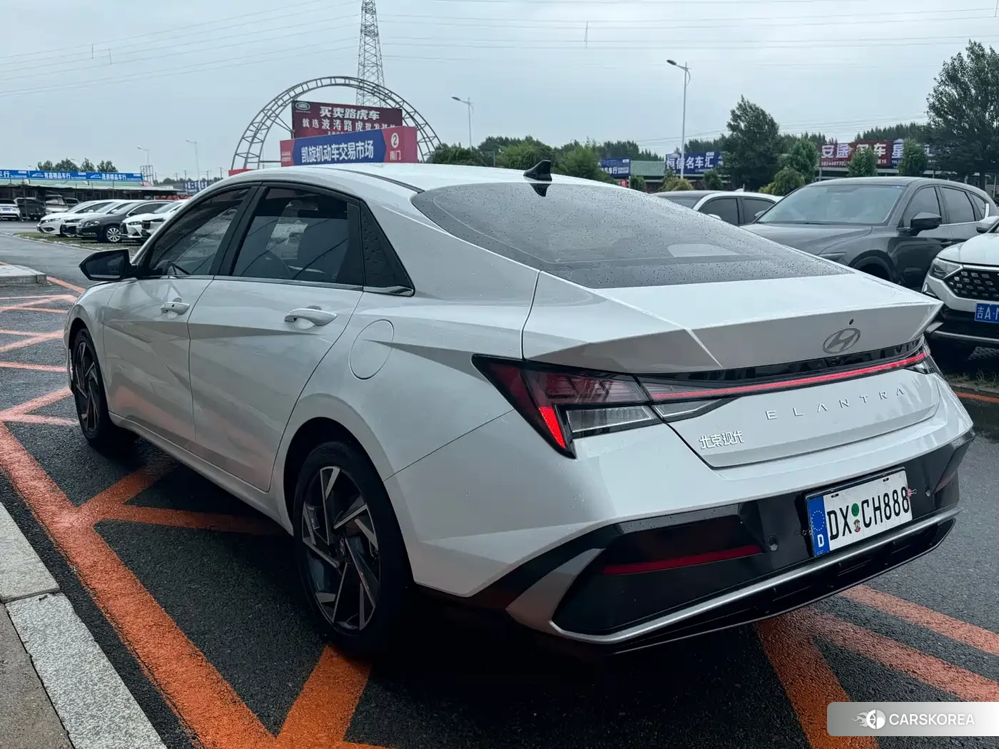 Hyundai Elantra 2023 Белый из Китая, фото 4
