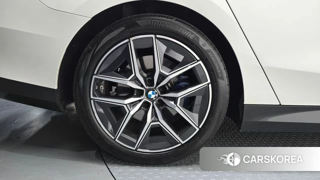 BMW 5 Series (G60) id 4474352 из Кореи 26
