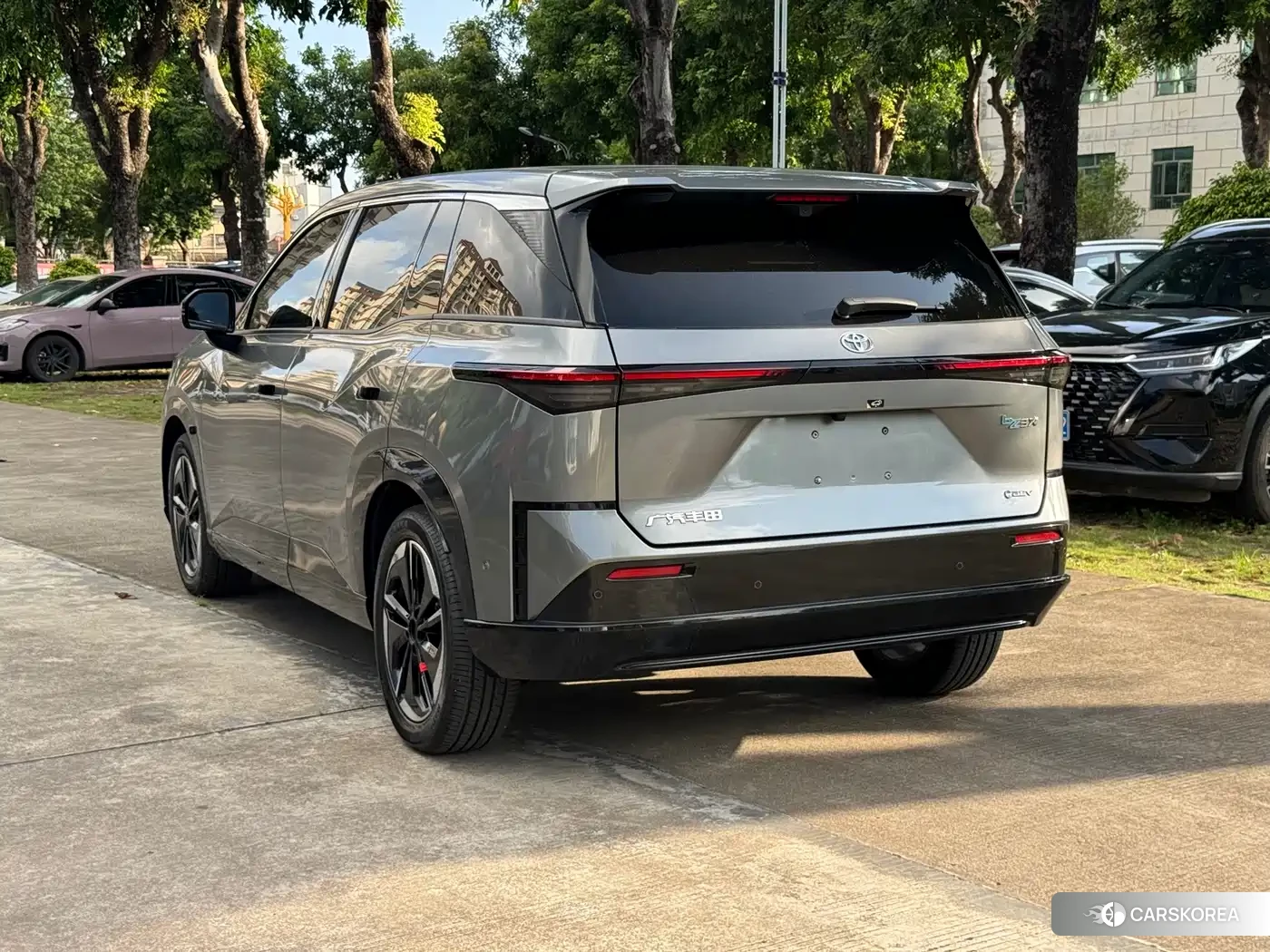 Toyota Platinum Wisdom 3X 2025 Silver/gray из Китая, фото 4