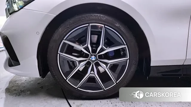 BMW 5 Series (G60) id 3576128 из Кореи 14