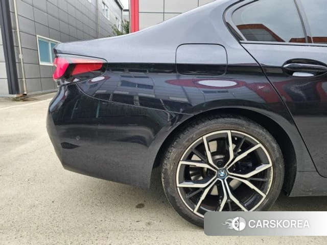 BMW 5 Series (G30) 2023 Черный из Кореи, фото 4