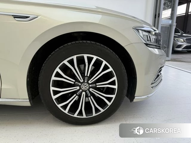 Volkswagen Huiang id 4211148 из Китая 12