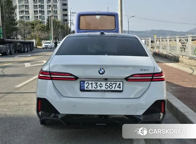 BMW 5 Series (G60) 2025 Белый из Кореи, фото 5