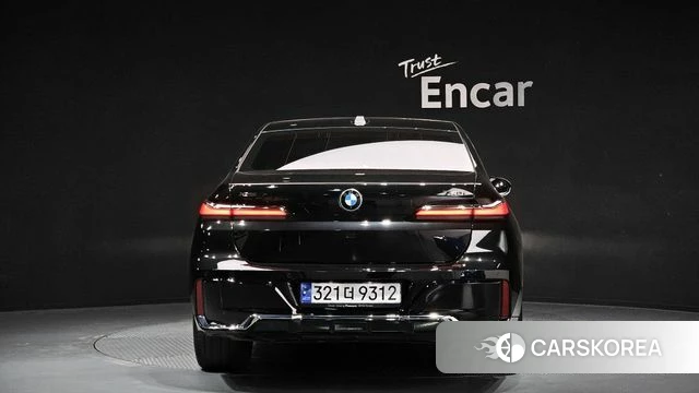 BMW 7 Series (G70) id 3798615 из Кореи 14