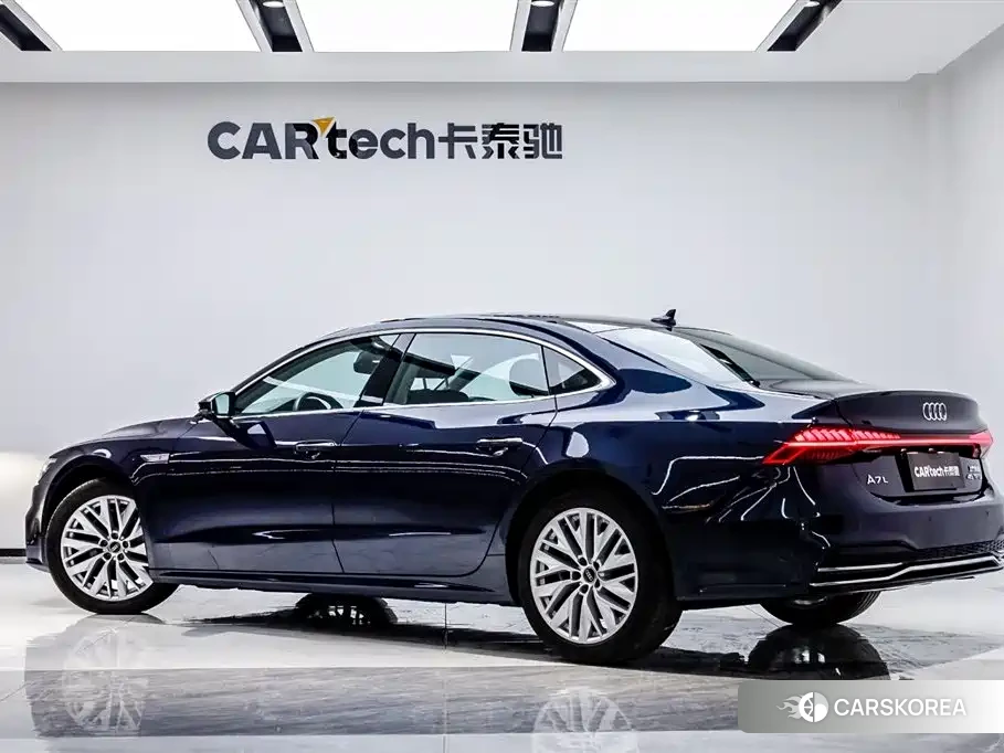 Audi A7L id 4601169 из Китая 28