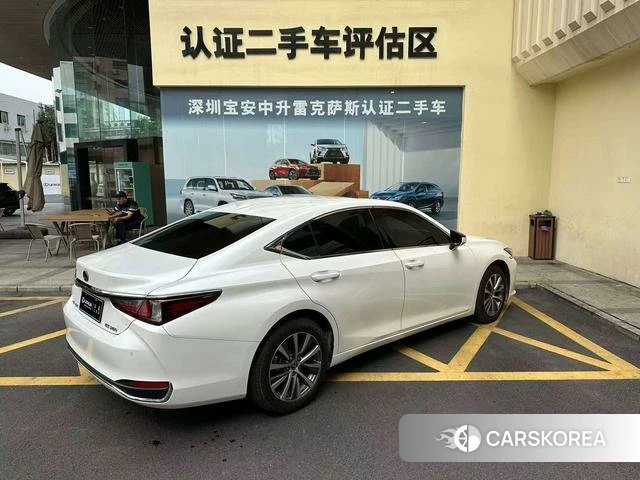 Lexus ES id 4353824 из Китая 20