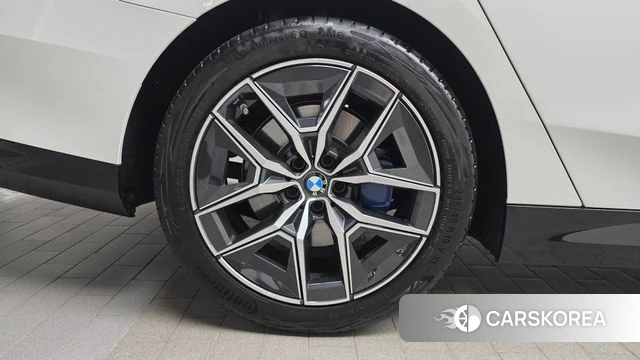 BMW 5 Series (G60) id 4644804 из Кореи 25