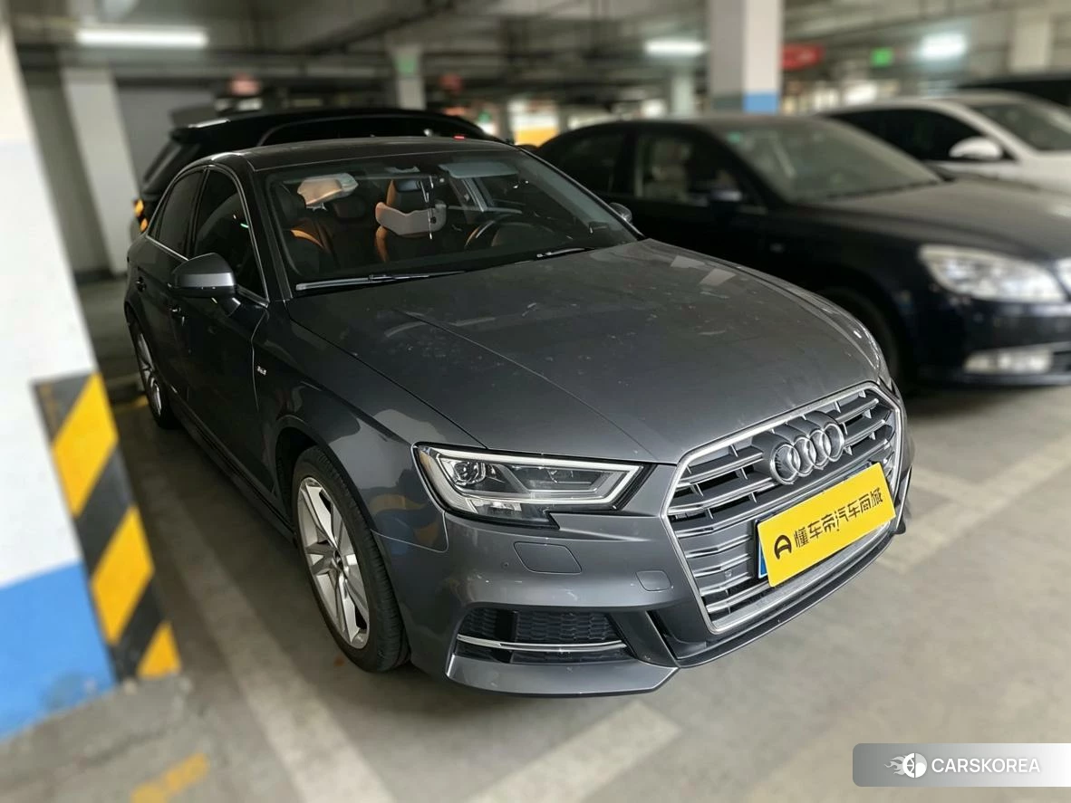 Audi A3 2019 Темно-серый из Китая, фото 4