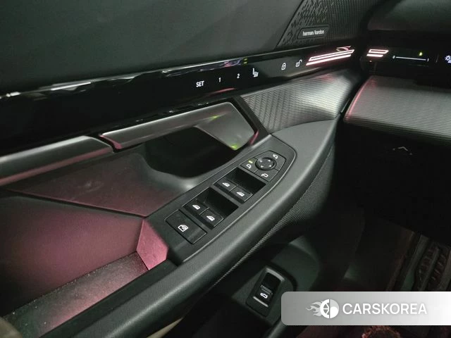 BMW 5 Series (G60) 2023 Белый из Кореи, фото 6