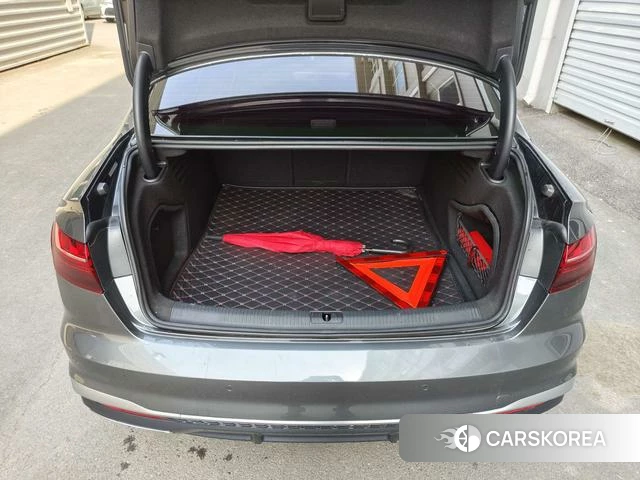 Audi A4L 2020 Темно-серый из Китая, фото 4