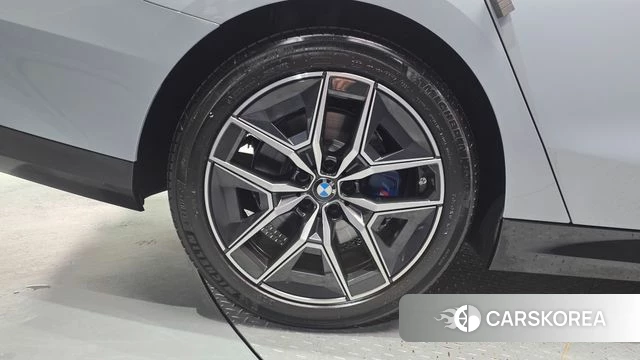 BMW 5 Series (G60) id 4407917 из Кореи 28