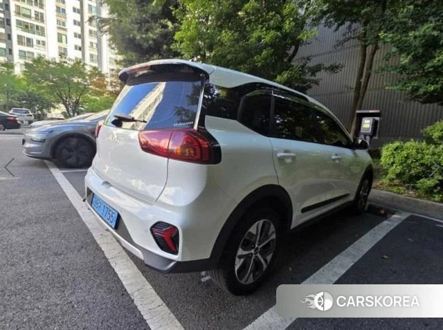 Kia Niro Plus 2022 Белый из Кореи, фото 5