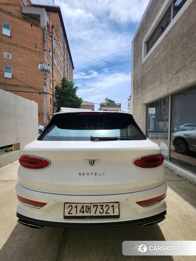Bentley Bentayga 2021 Белый из Кореи, фото 4