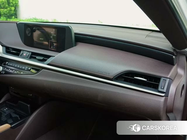 Lexus ES id 3888964 из Китая 17