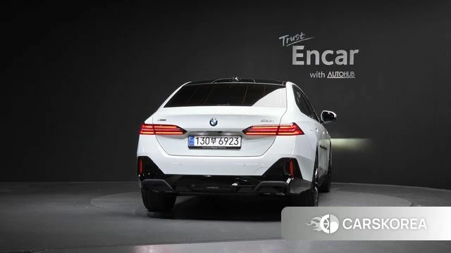 BMW 5 Series (G60) id 3909602 из Кореи 14