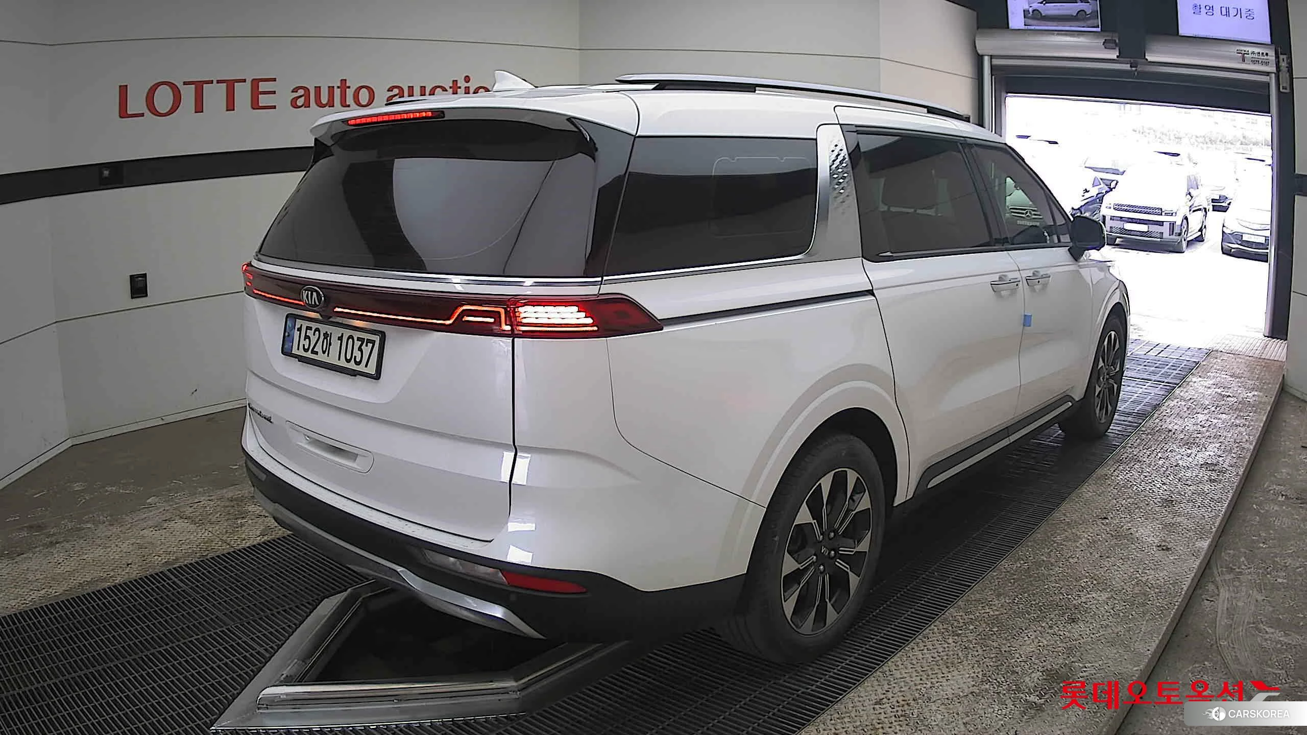 Kia Carnival id 3875736 из Кореи 32