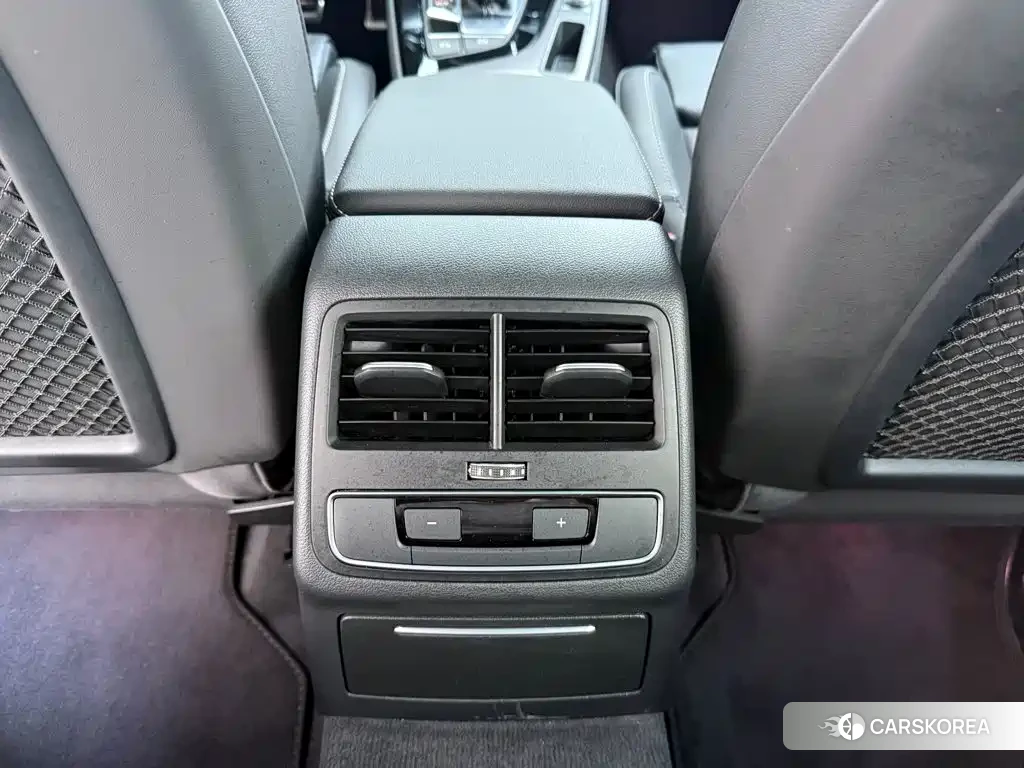 Audi A4L id 4679511 из Китая 11