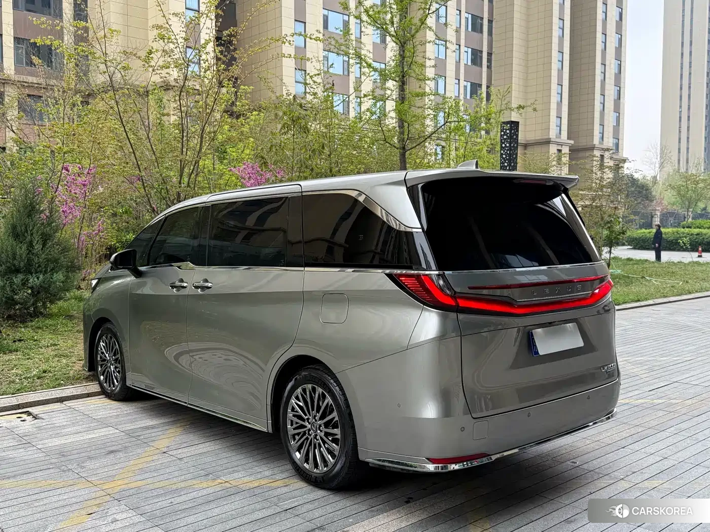 Lexus LM id 4559701 из Китая 10