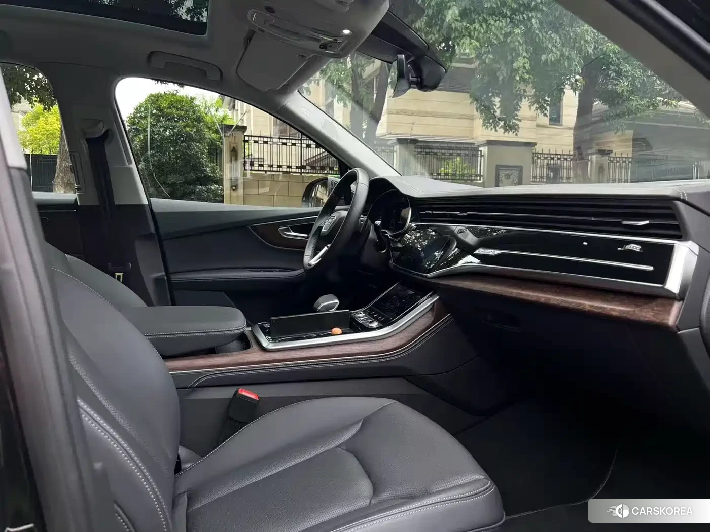 Audi Q7 2025 Черный из Китая, фото 4