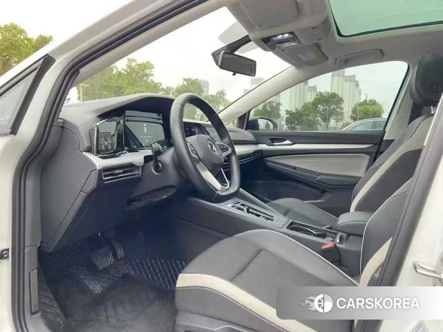 Volkswagen Golf 2023 Белый из Китая, фото 4