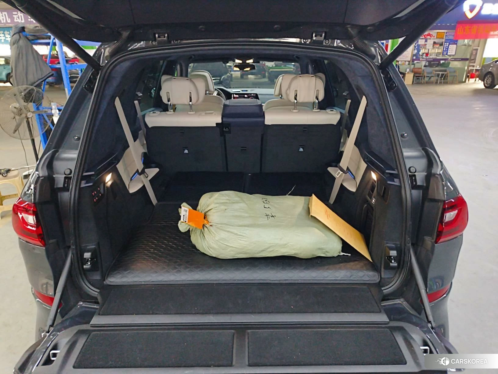 BMW X7 2021 Темно-серый из Китая, фото 6