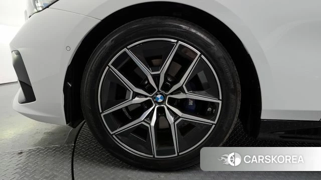 BMW 5 Series (G60) id 3882820 из Кореи 14