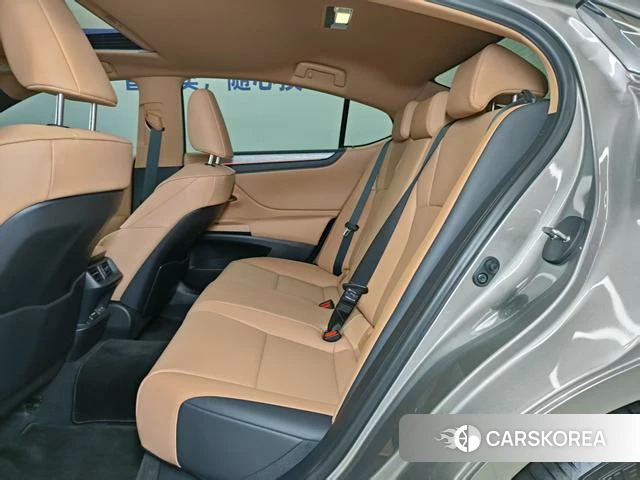 Lexus ES 2025 Шампань из Китая, фото 6
