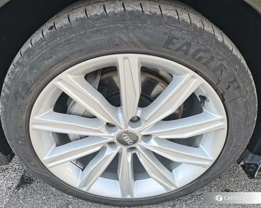 Audi A6L id 4453769 из Китая 10