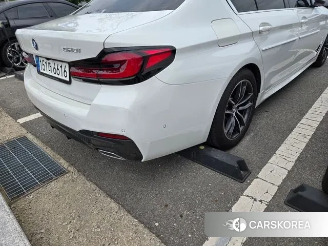 BMW 5 Series (G30) 2023 Белый из Кореи, фото 5