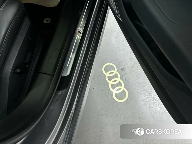 Audi A7L id 4321208 из Китая 11