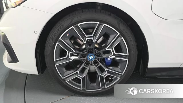 BMW 5 Series (G60) id 4359986 из Кореи 30