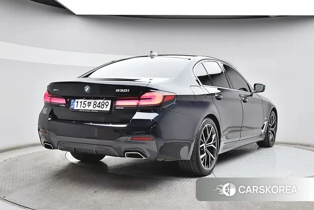 BMW 5 Series (G30) id 3349893 из Кореи 14