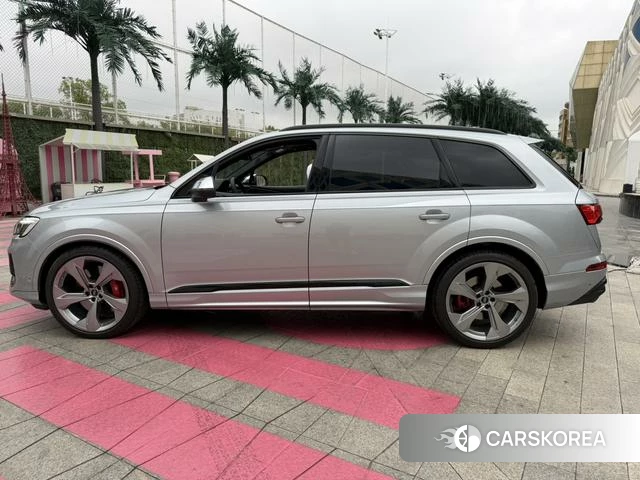 Audi SQ7 2024 Серебристо-серый из Китая, фото 4