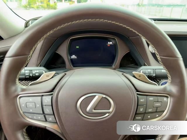 Lexus LS id 4221299 из Китая 13
