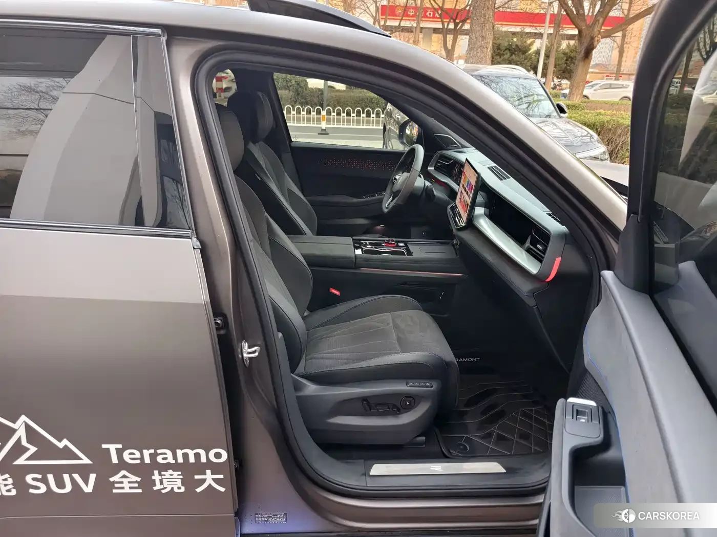 Volkswagen Touareg 2025 Champagne/brown из Китая, фото 4