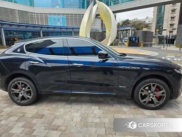 Maserati Levante id 3773245 из Кореи 8