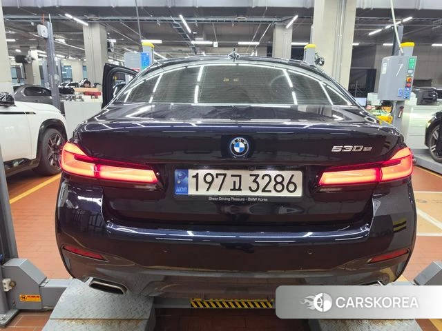 BMW 5 Series (G30) 2022 Черный из Кореи, фото 4