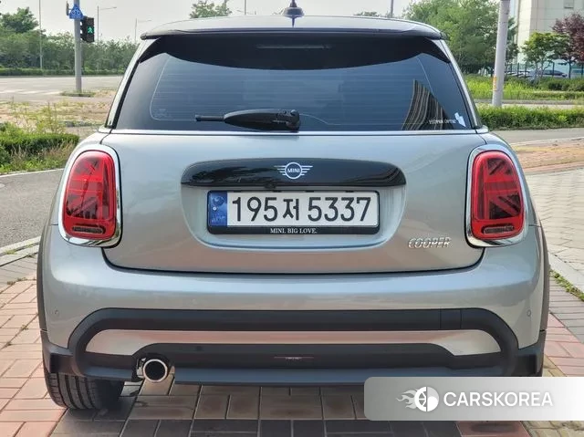 Mini Cooper 2024 Серебряный из Кореи, фото 4