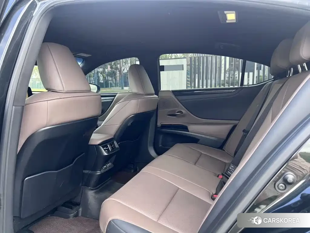 Lexus ES 2023 Черный из Китая, фото 4