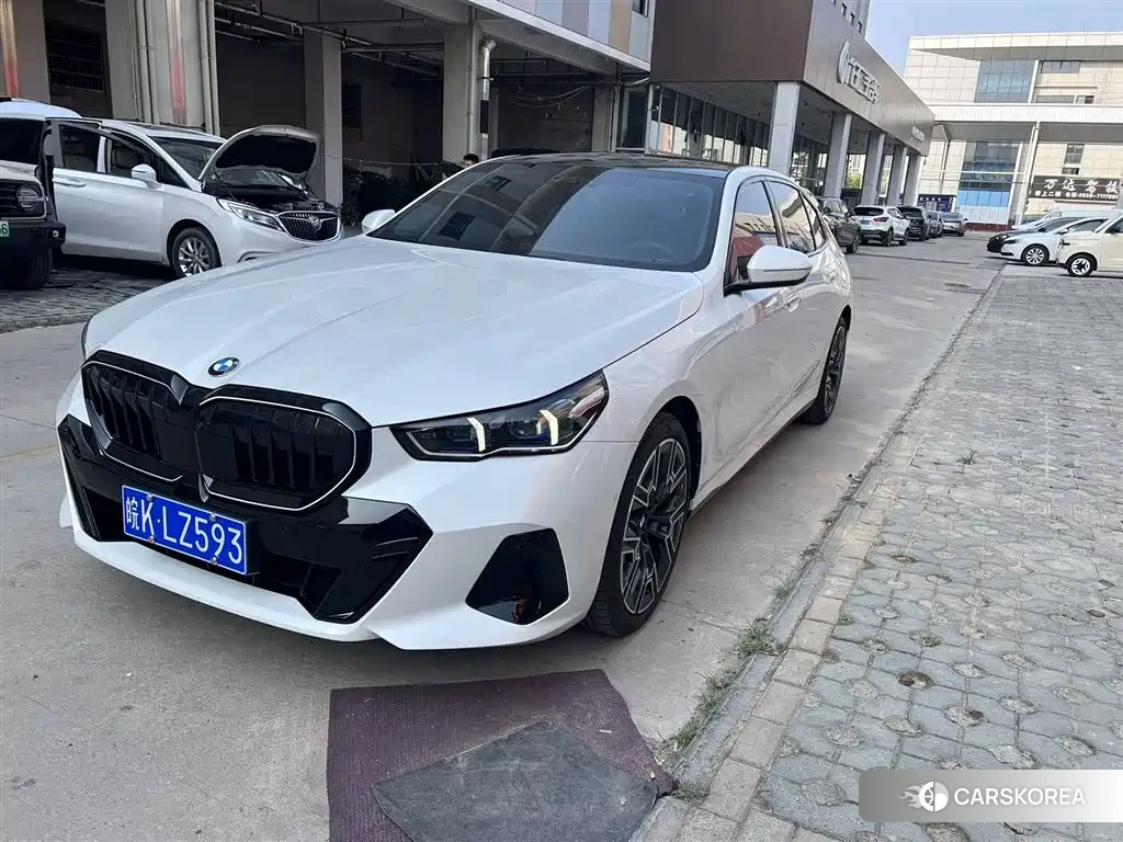 BMW 5 series 2026 Белый из Китая, фото 4