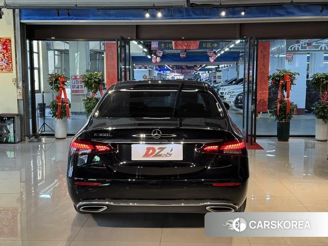 Mercedes-Benz E-class id 4259212 из Китая 26