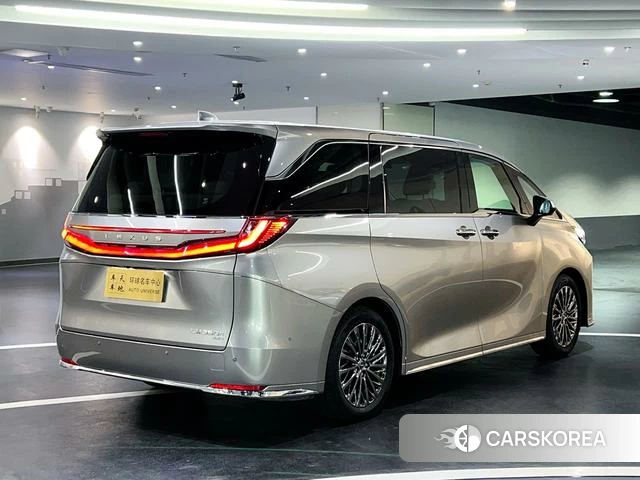 Lexus LM id 4314678 из Китая 12