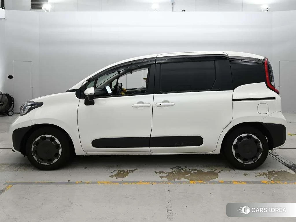 Toyota Sienta 2023 из Японии, фото 4